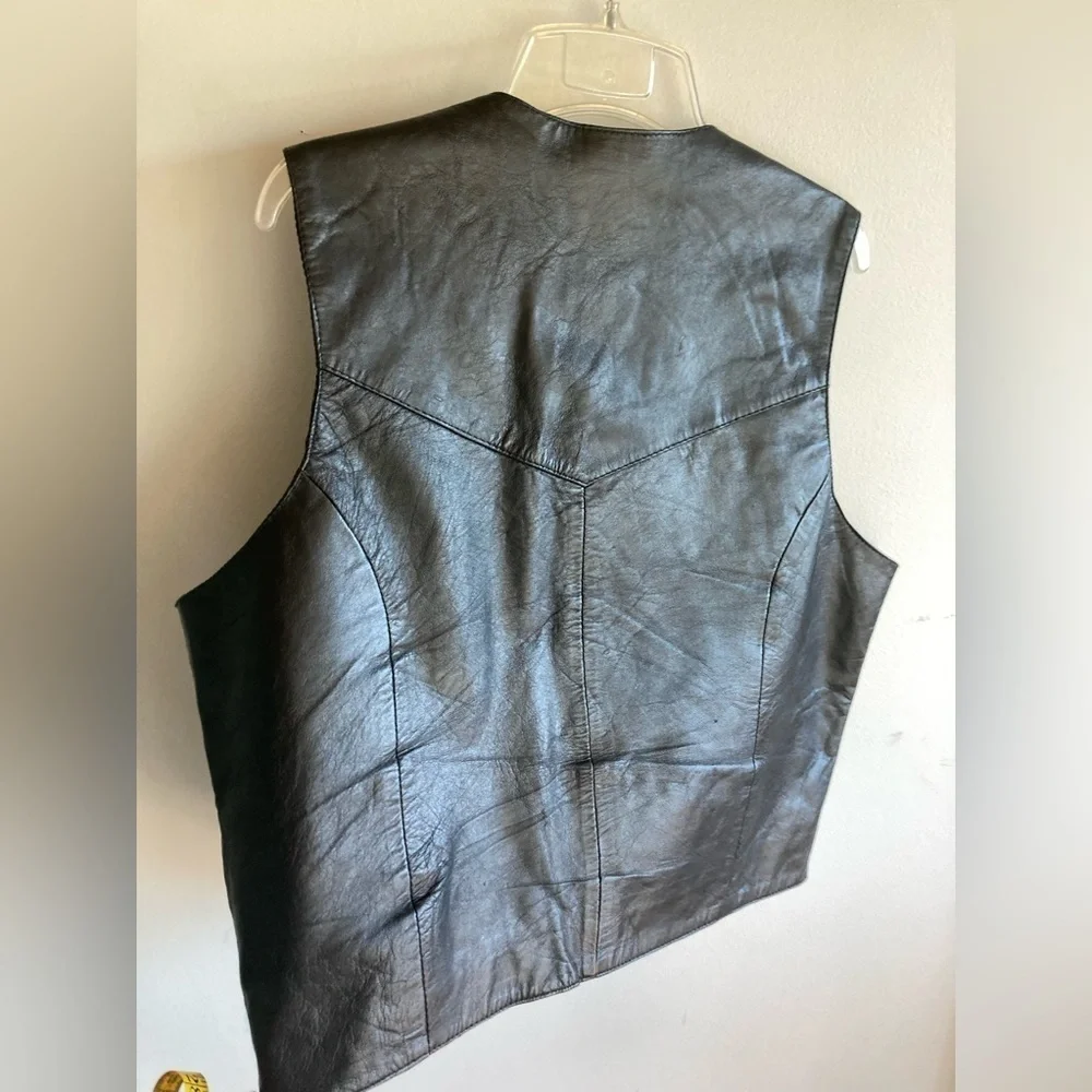 Roper black leather vest with snaps large size 2 outside pockets 1 inside pocket